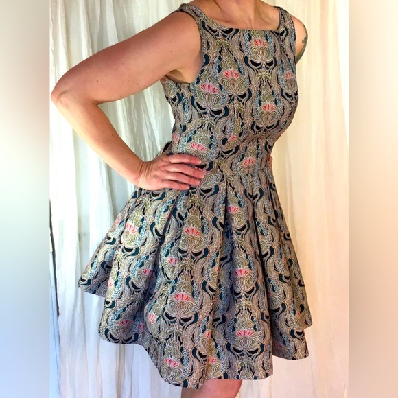 BB Dakota Dresses & Skirts - BB Dakota Size 6 Brocade Fit & Flare Dress